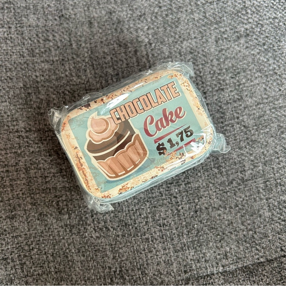Adorable “CHOCOLATE CAKE” Mini Travel Tin, Pill, Jewelry, Gift Box, Aqua, Tan - Picture 3 of 16